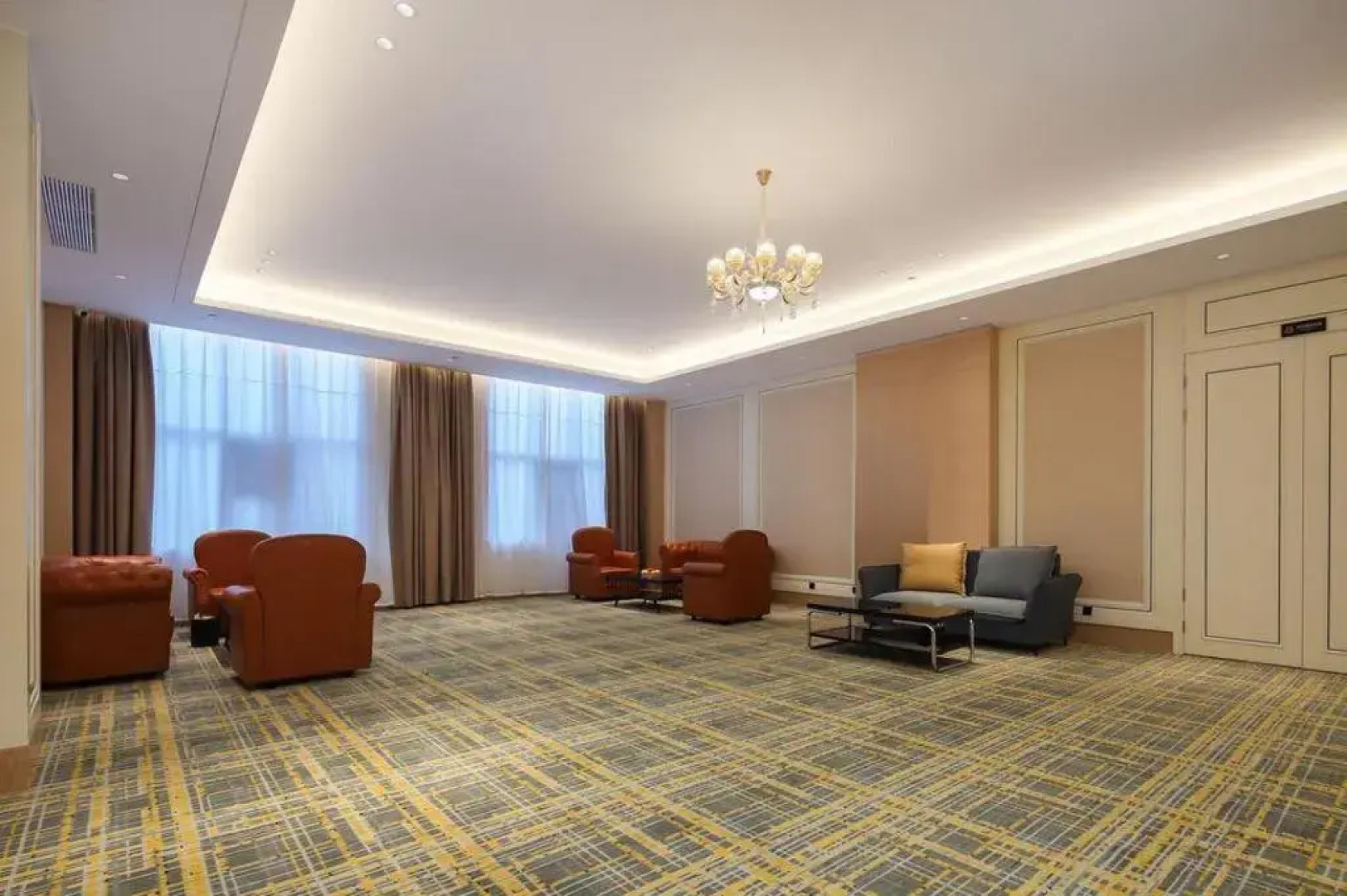 Vienna International Hotel (Luyi Passenger West Station)