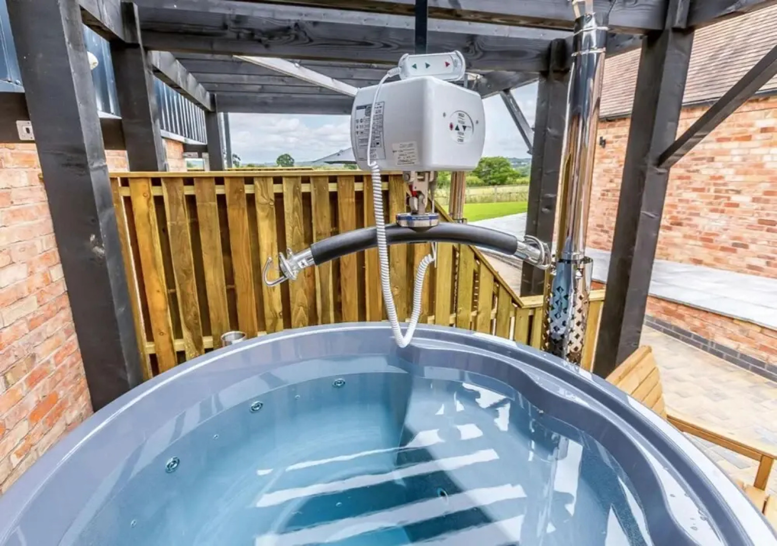 Fawn Cottage Disabled Adapted 3 Bedroom hot tub