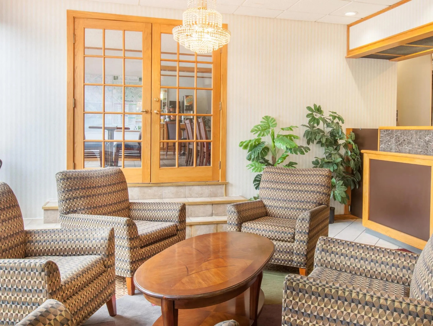 Schenectady Inn & Suites