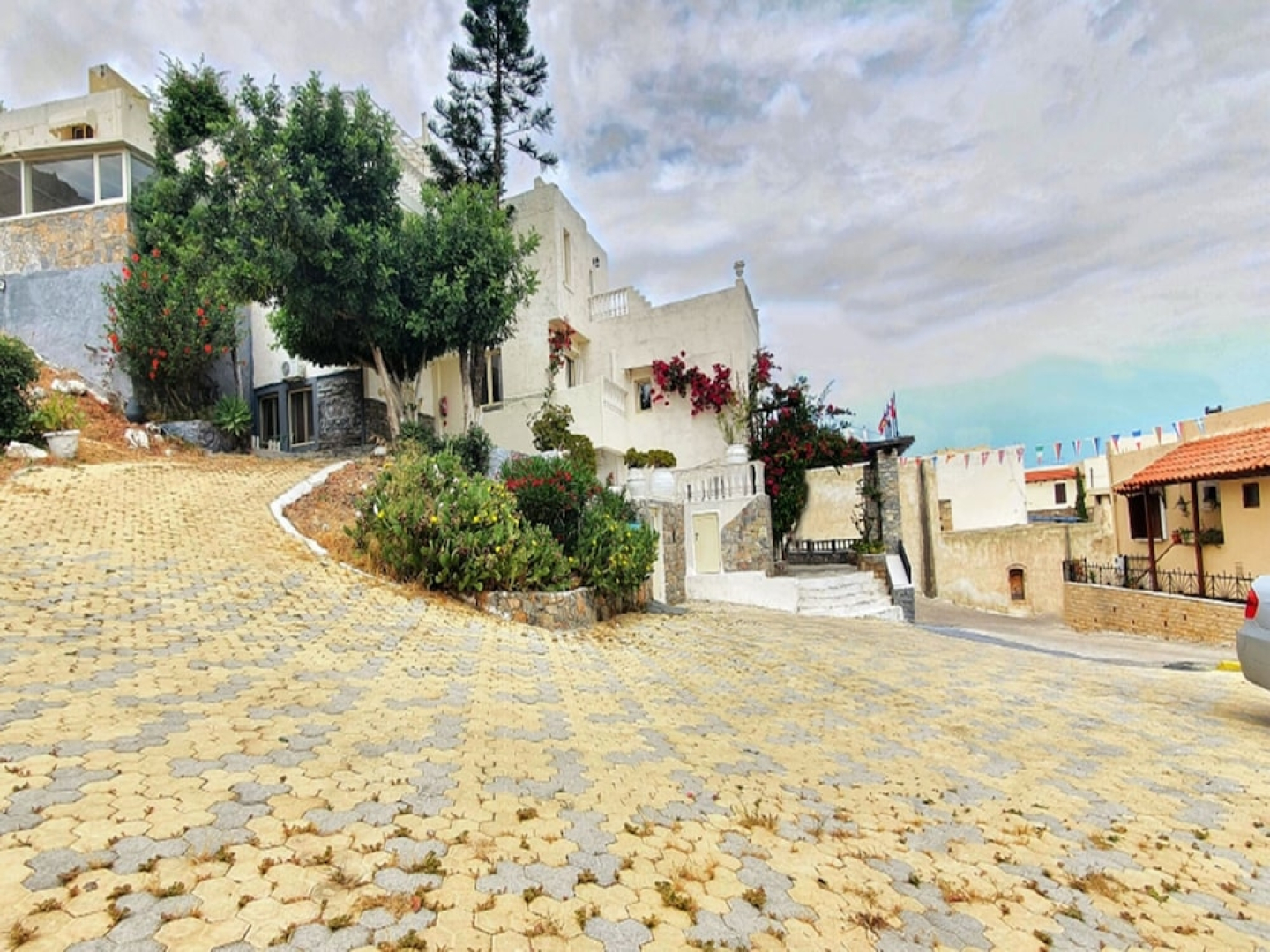 Very Spacious and Well Equipped Room Near the Sea