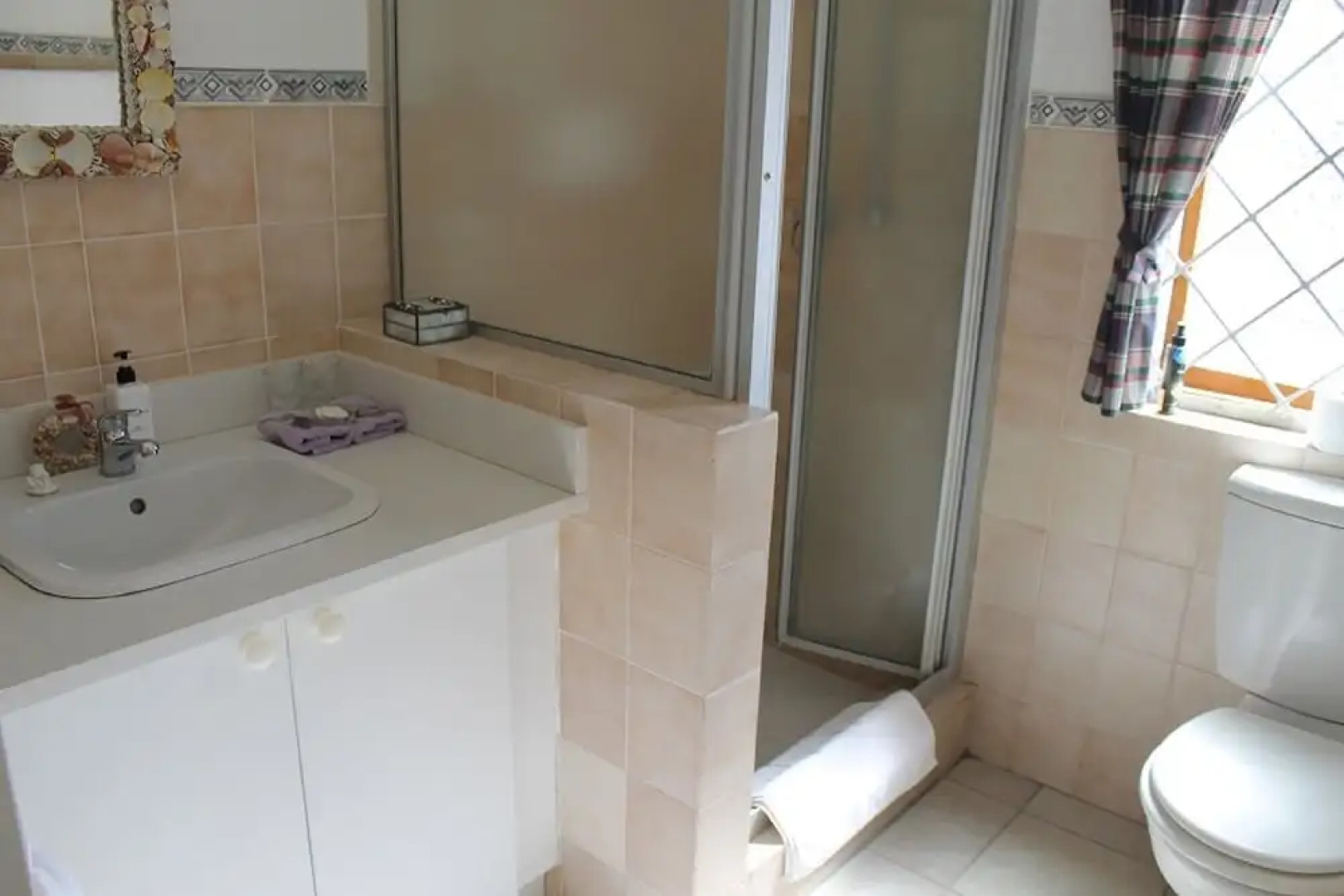 Cottage on the Hill Guest Lodge