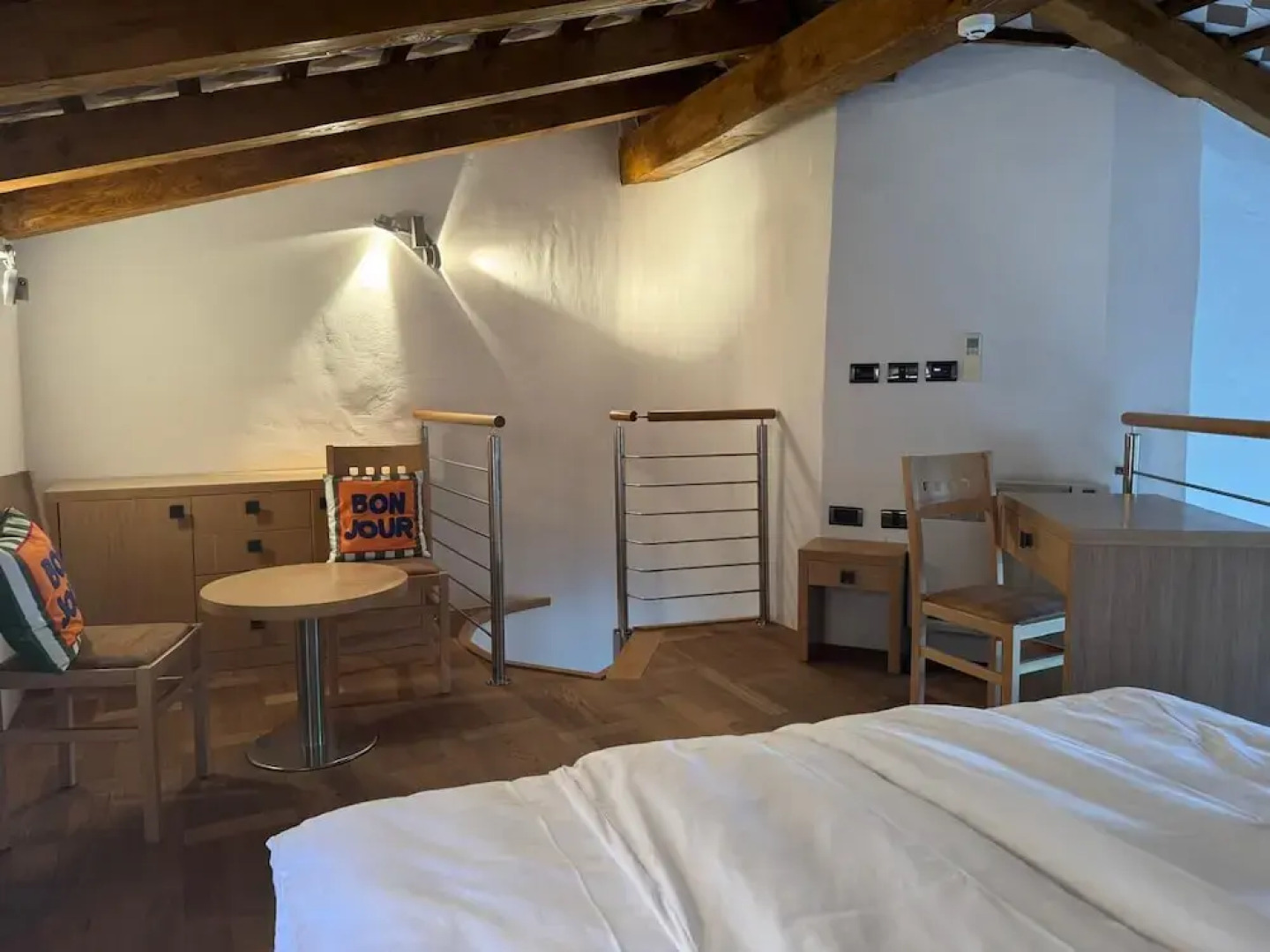 SMARTnoOK Rooms & Apartment