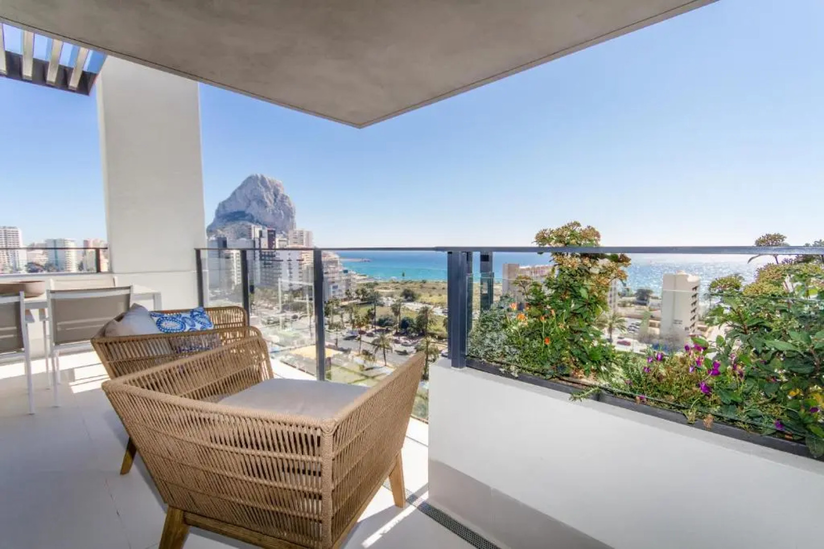 Urbano Blanco Apartments