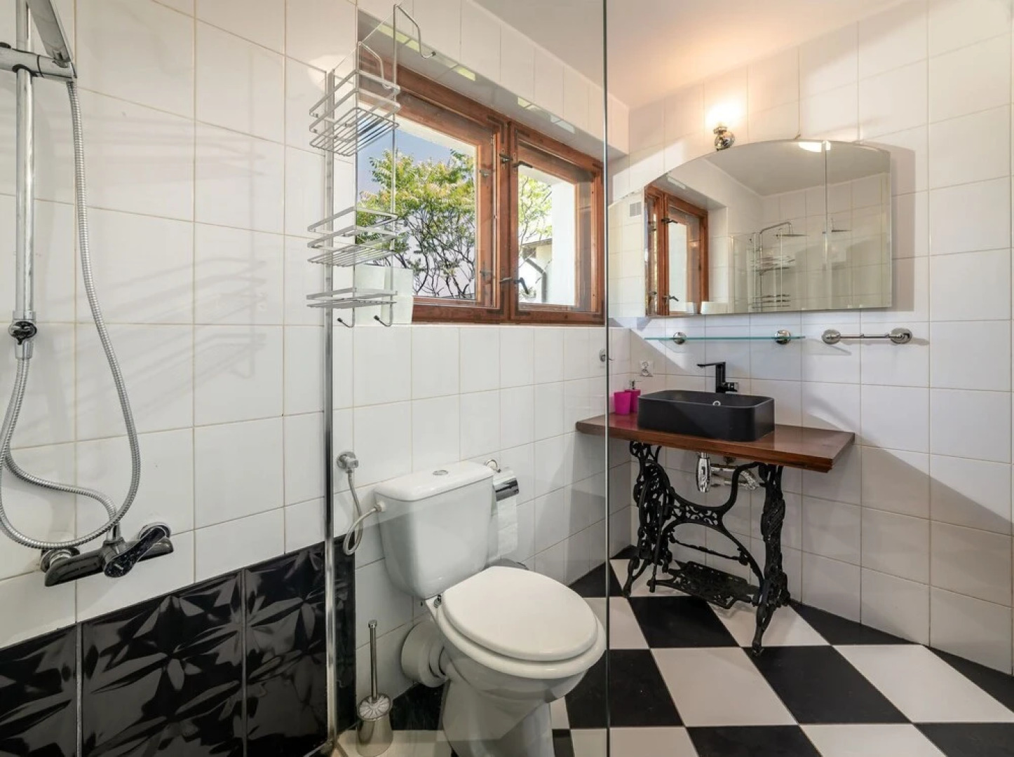 Niezwyk y W Adys Awowo