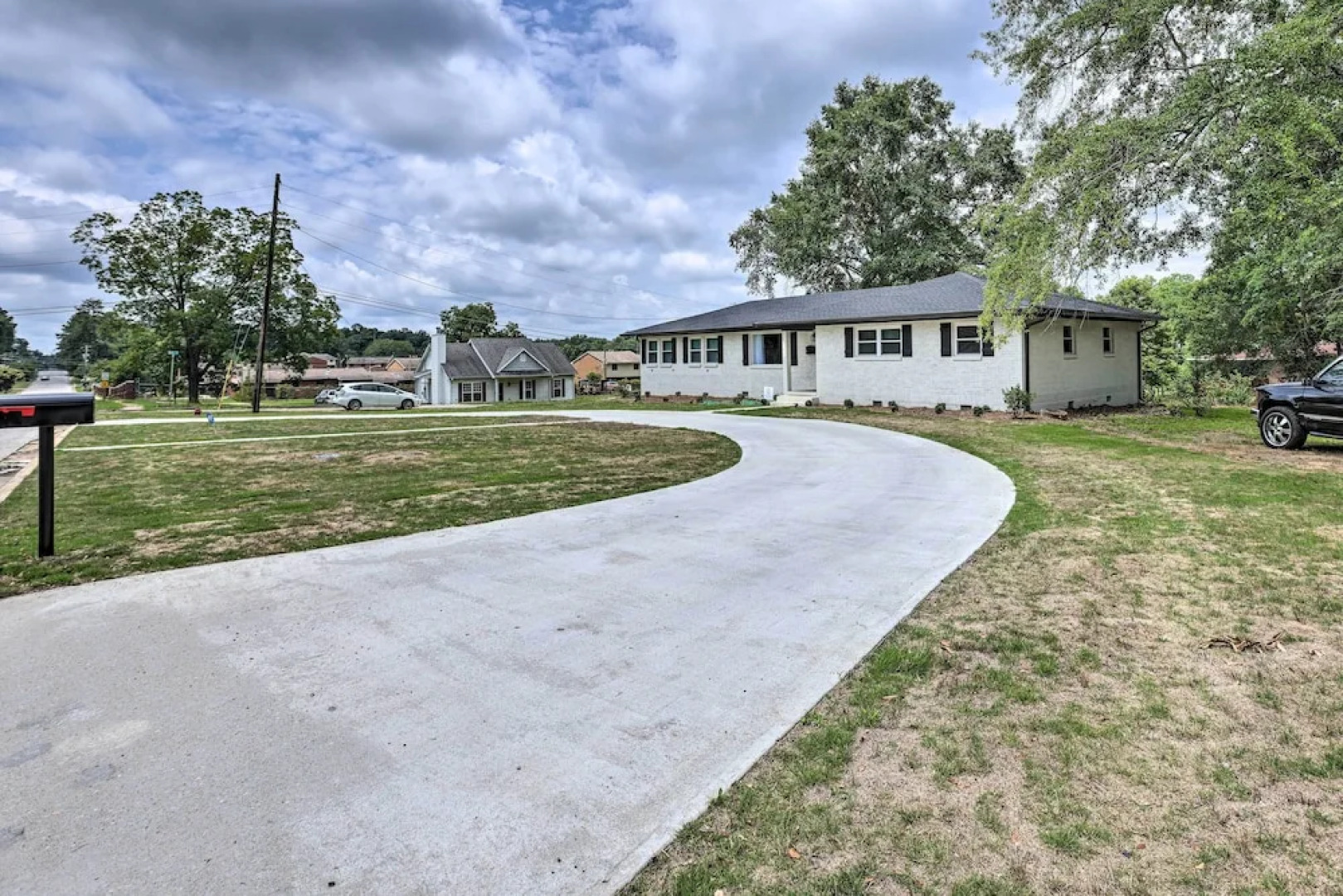 Modern, Colorful Home ~ 2 Mi to Tuskegee Uni
