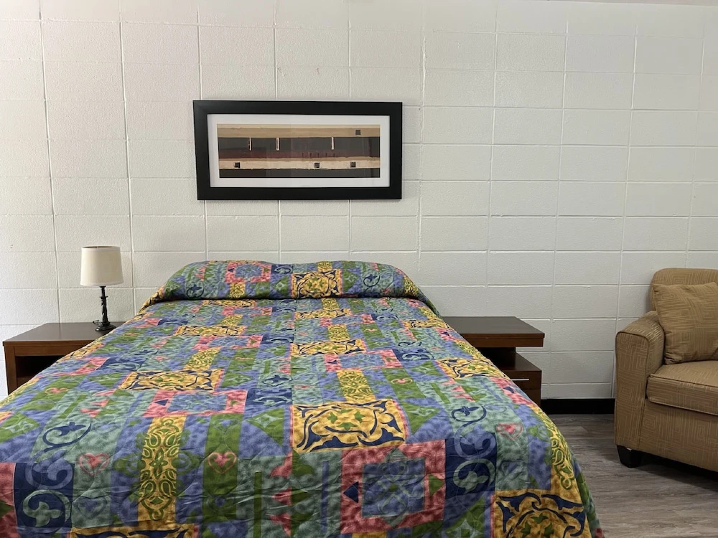 Driftwood Inn and Lodge by the lake