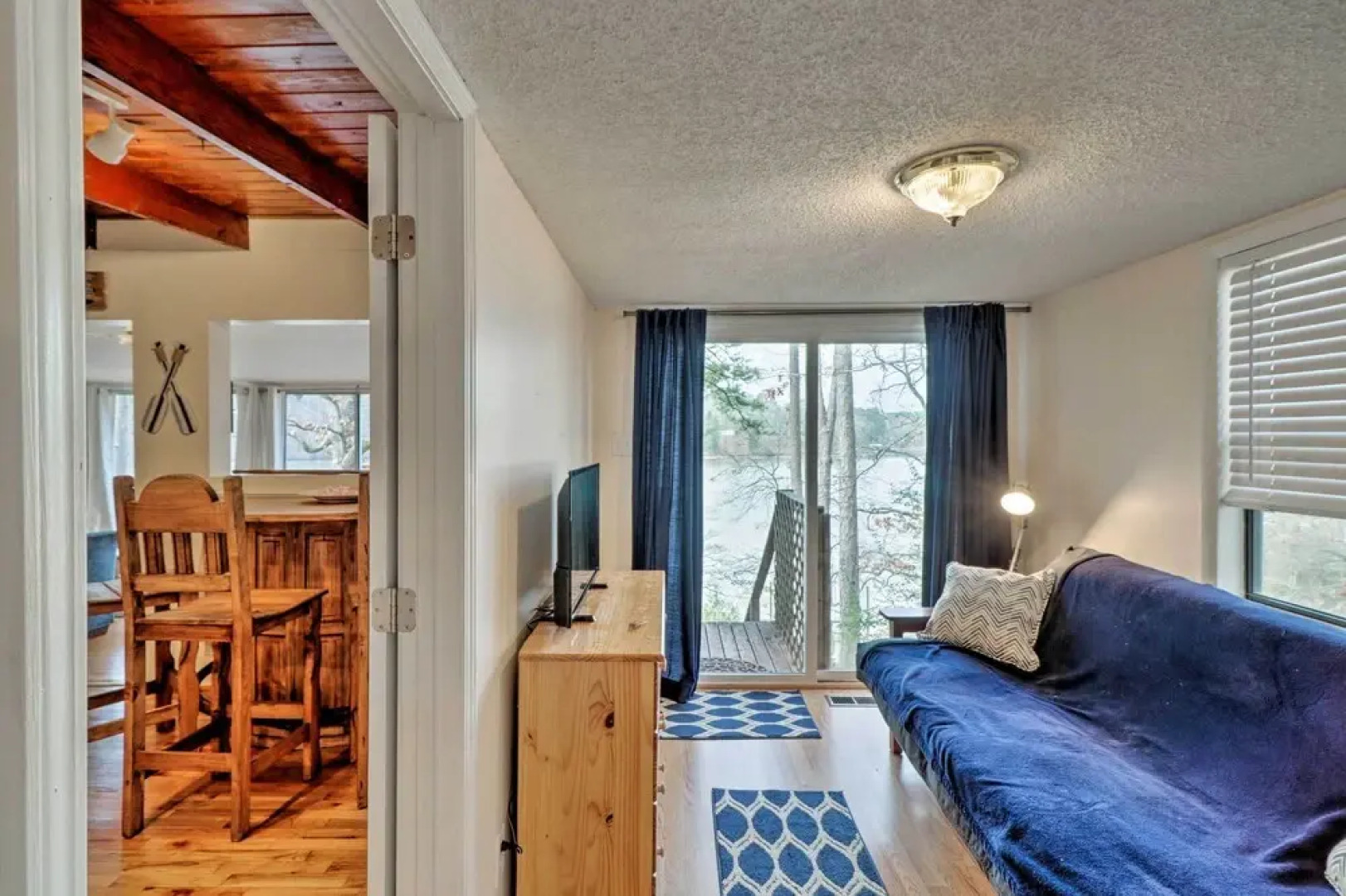 Riverfront Deck + Fire Pit: Hot Springs Retreat!