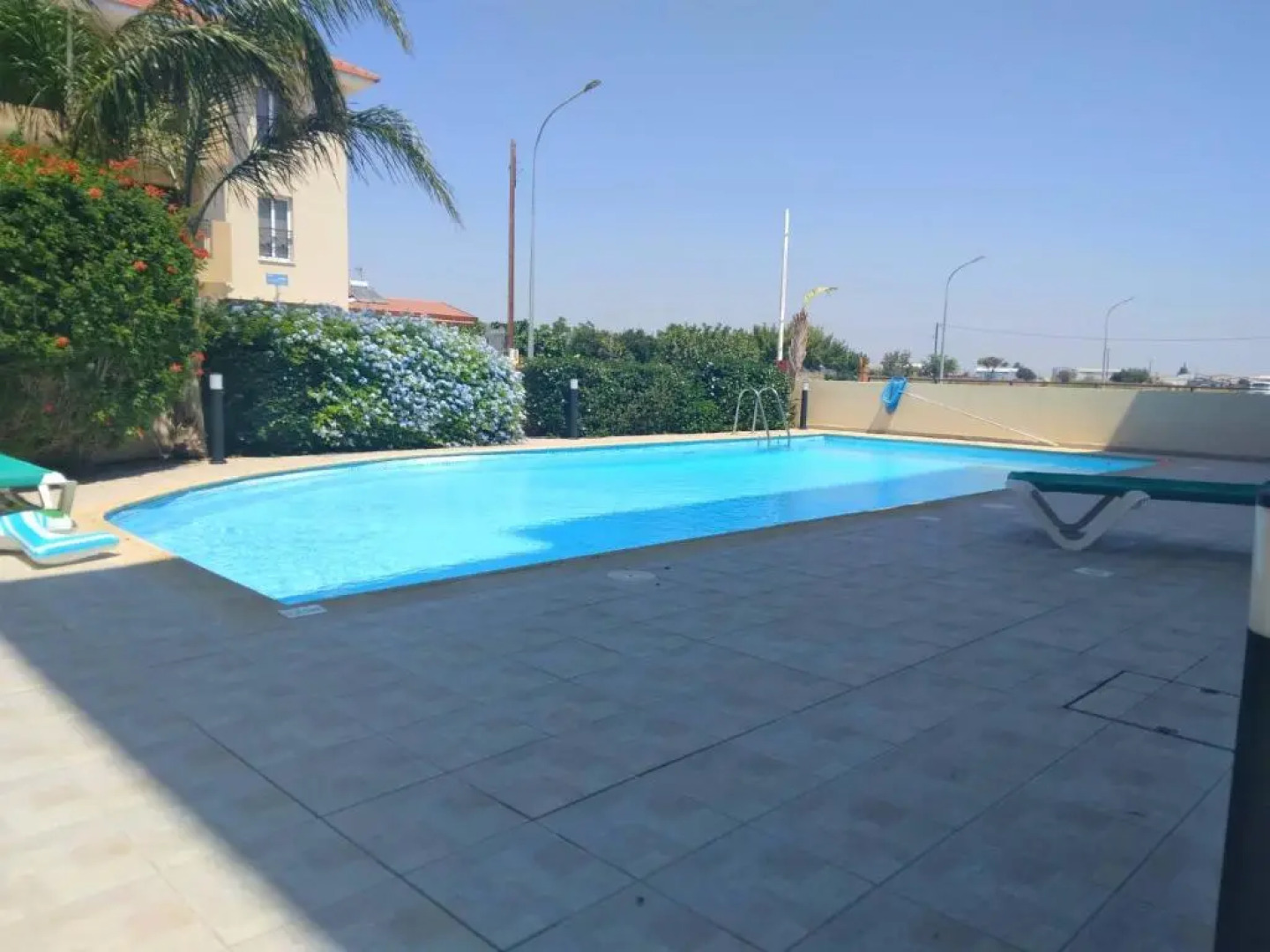 2 bedroom apartment with communal pool and roof garden