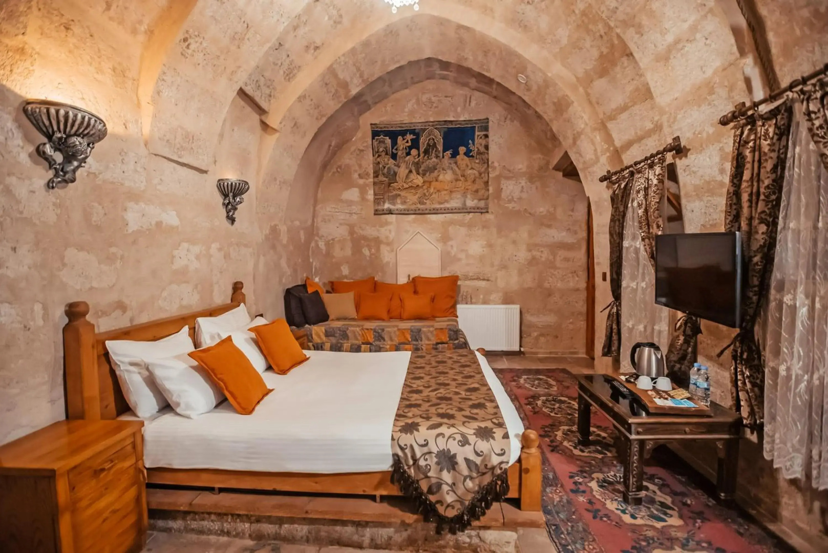 Larissa Cave Hotel