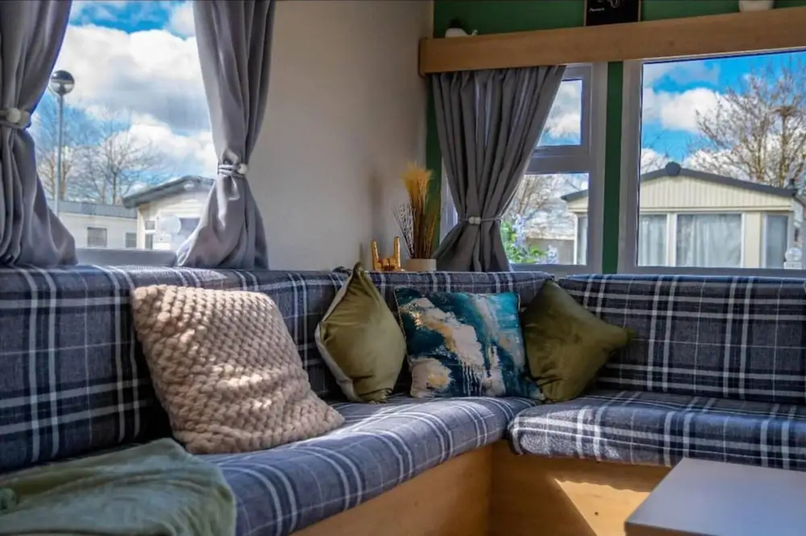 Tattershall Lakes Private Hot Tub Lodge - Sleeps 6