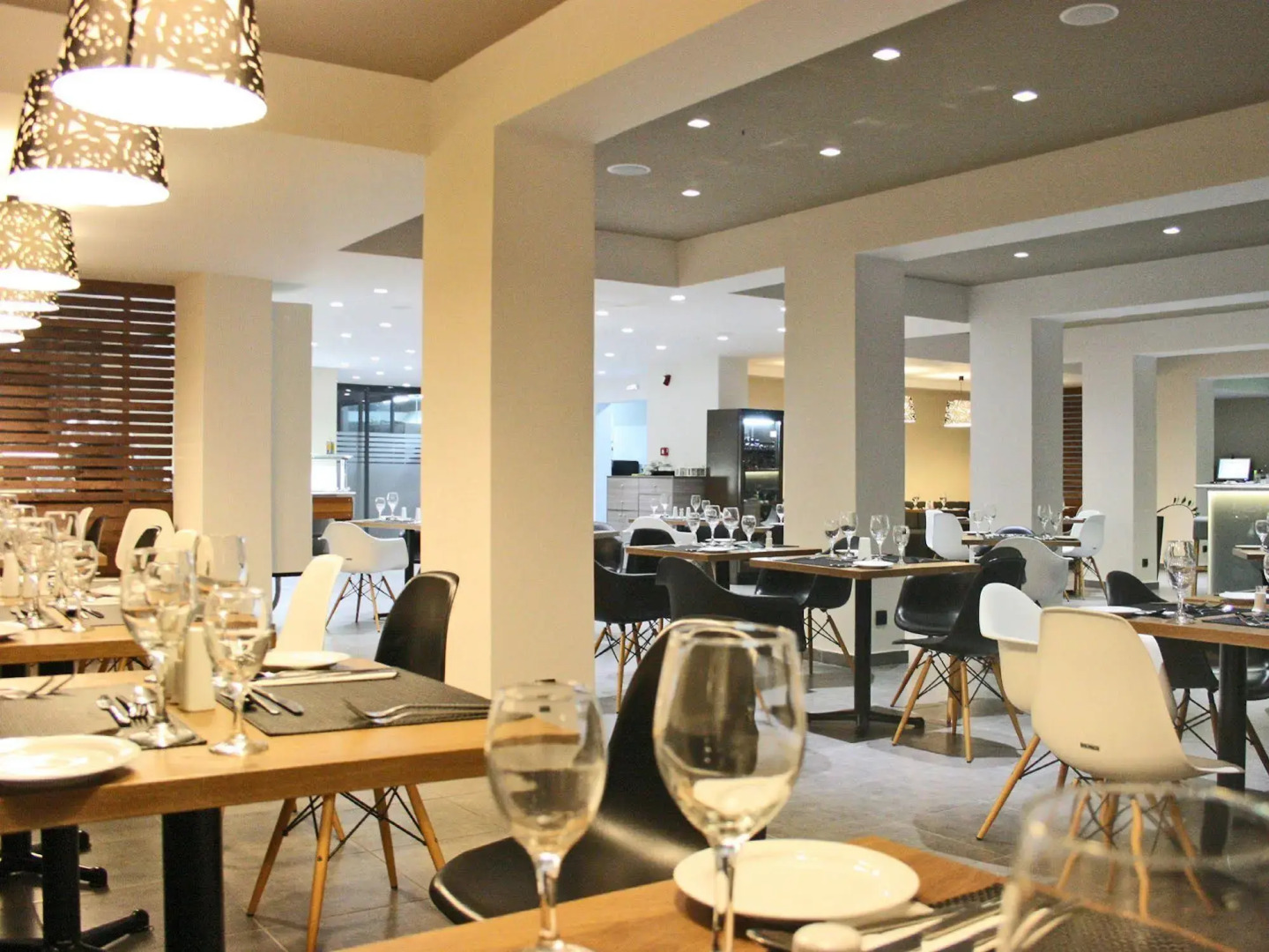 Отель Amphitryon City