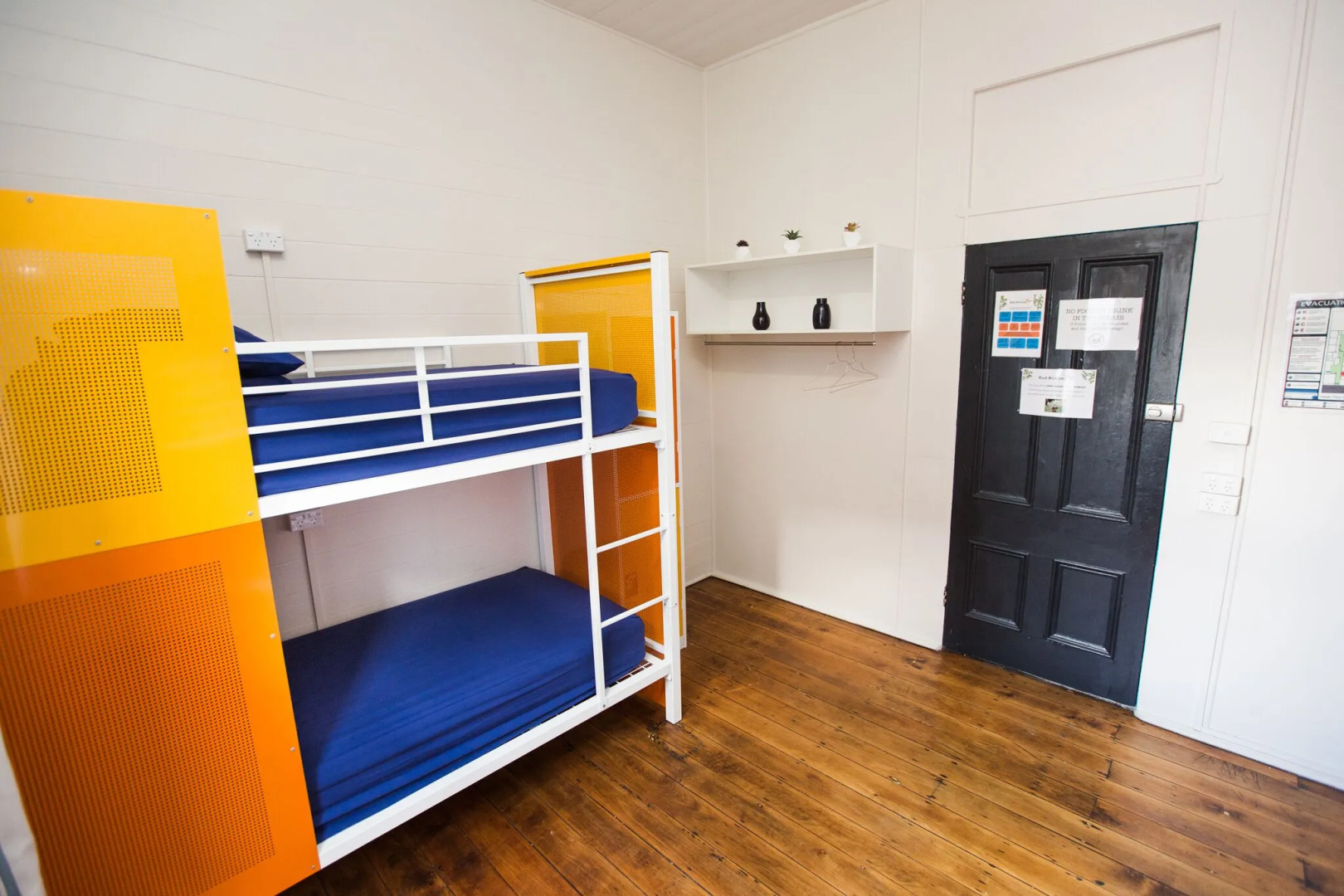 Mad Monkey Backpackers Central