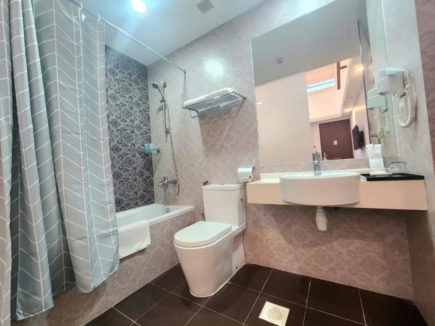 Santa Grand Hotel East Coast, a NuVe Group Collection