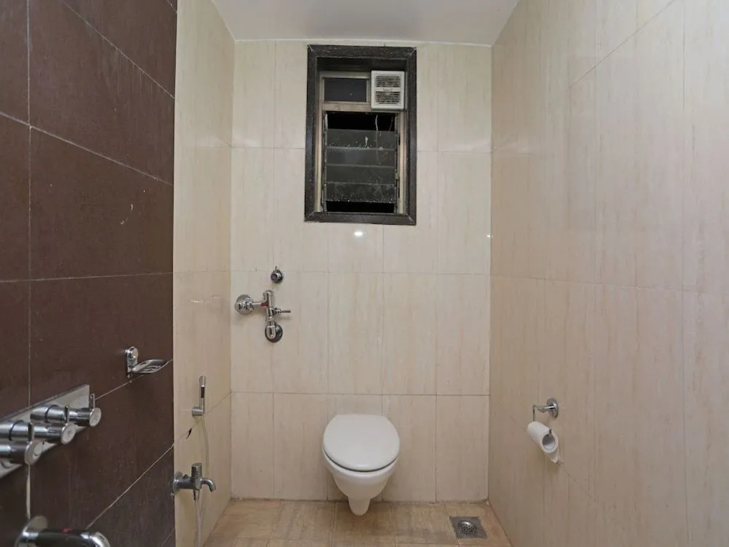 OYO 6401 The Neelam Executive