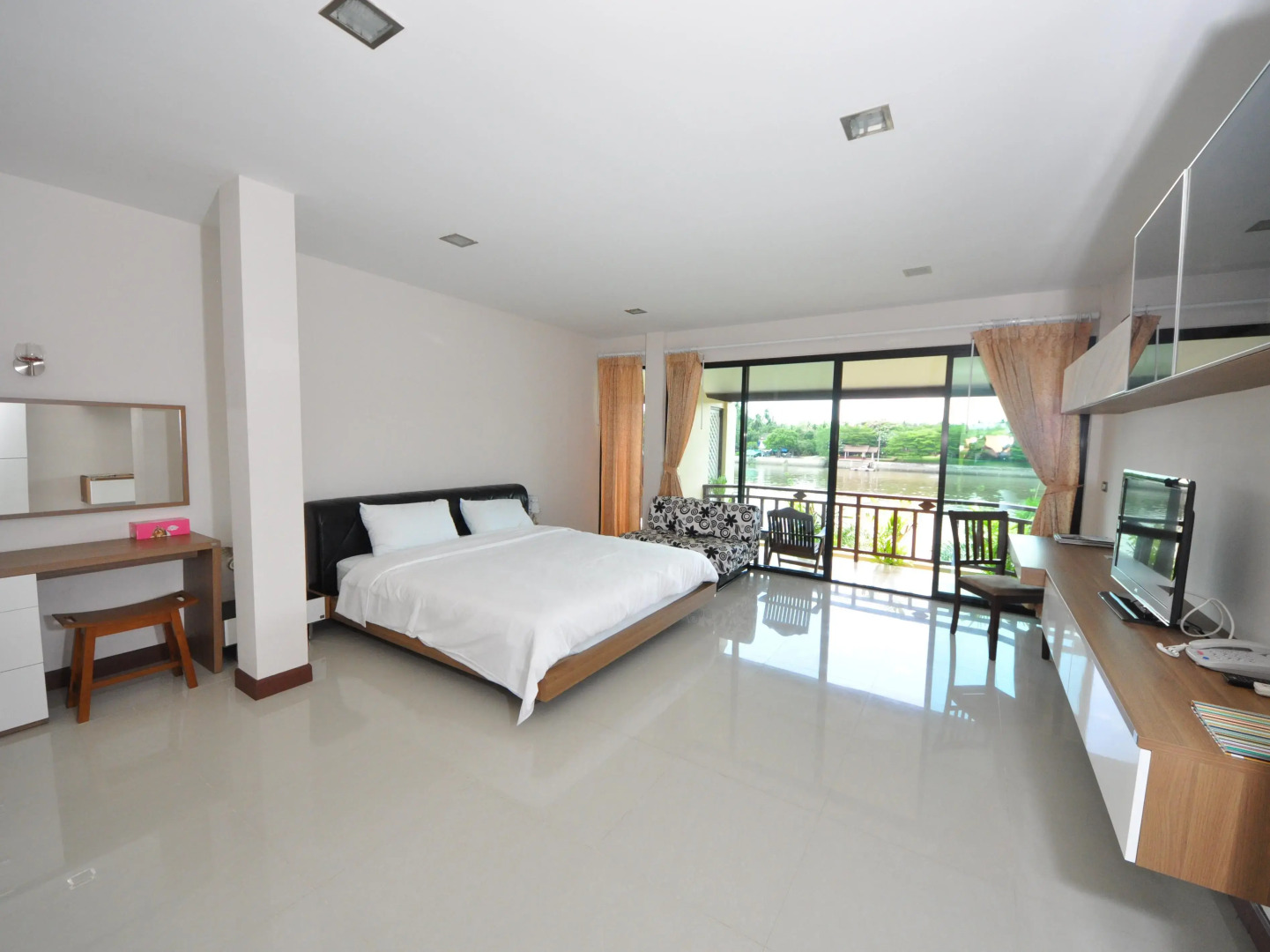 Maeklong Marina Resort