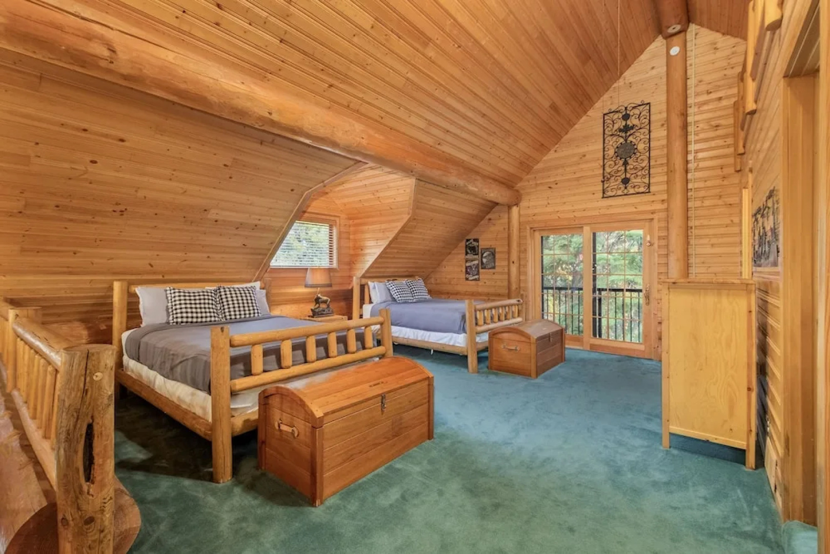 Soaring Pines Lodge 1 Bedroom Home by NW Comfy Cabins by RedAwning