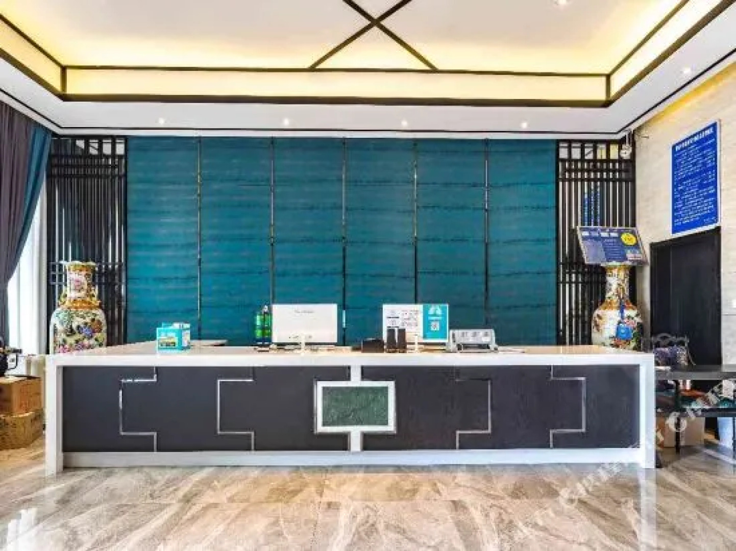 宏顺艺术酒店(芒市广场店)