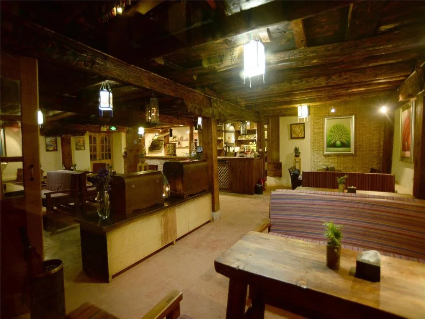 Shangri La E outfitting Hostel