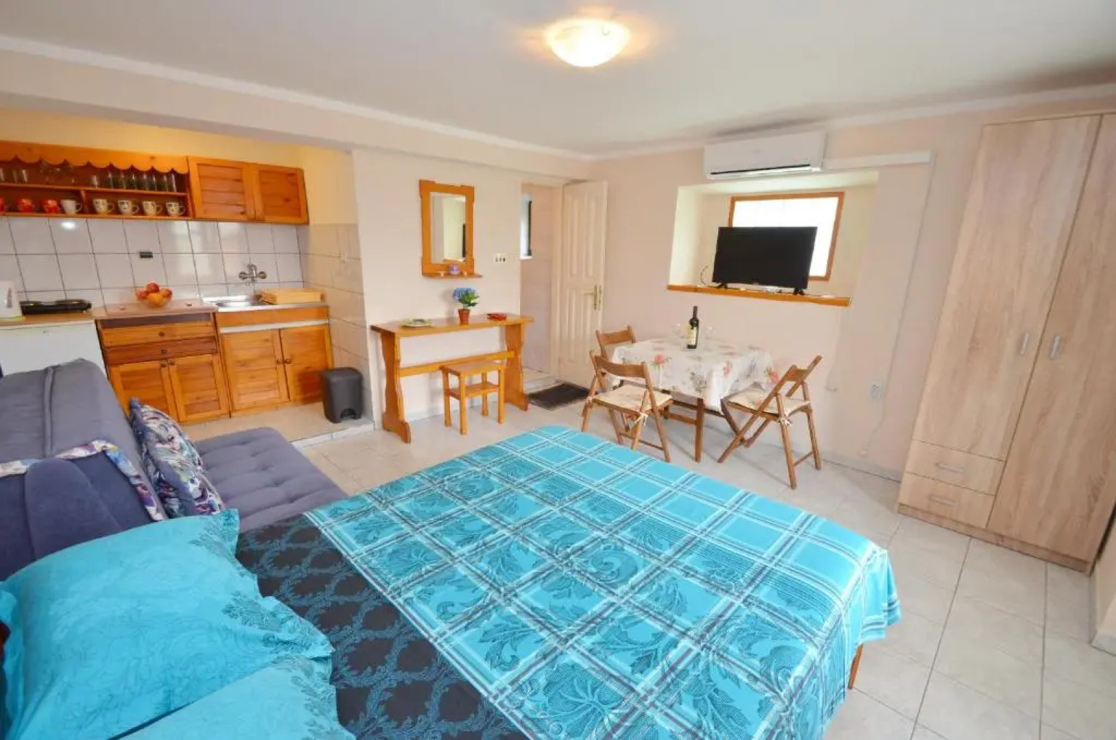 Leut Stone Residence