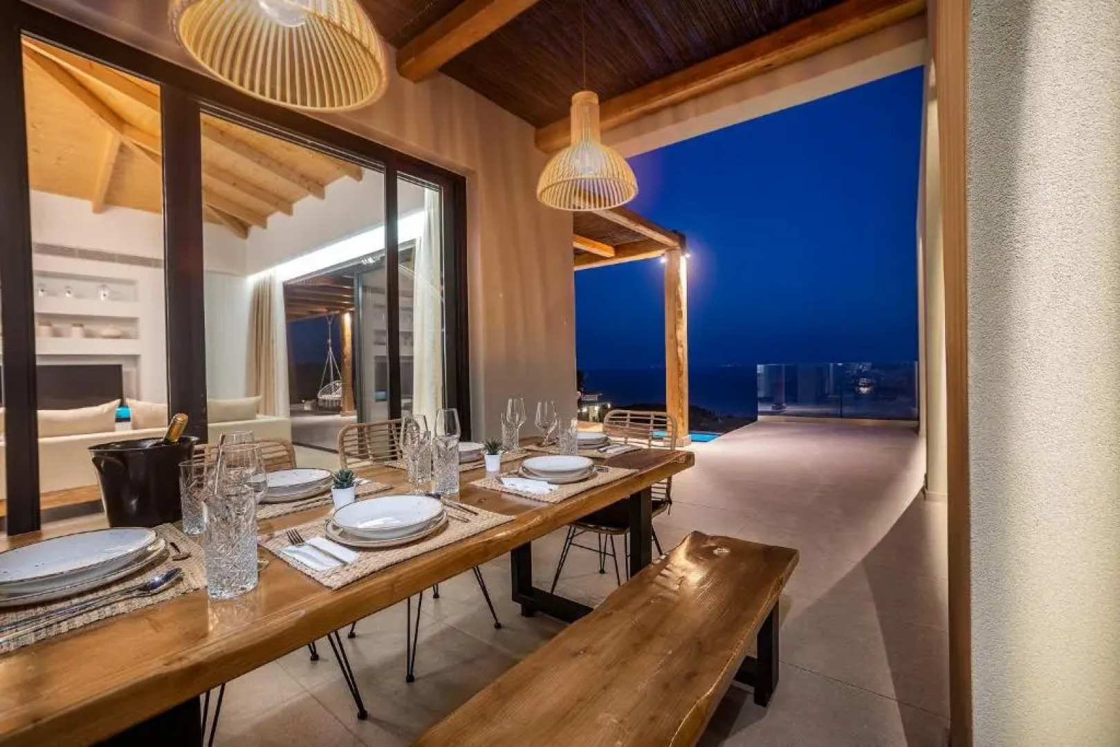 URANOS di GIOIA Villa with magnificent sea view and infinity pool 18x4m