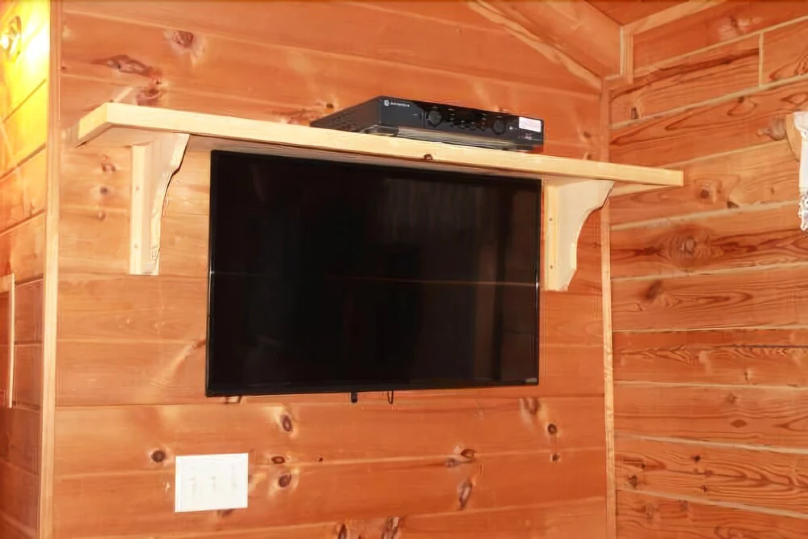 Riverside Log Cabins