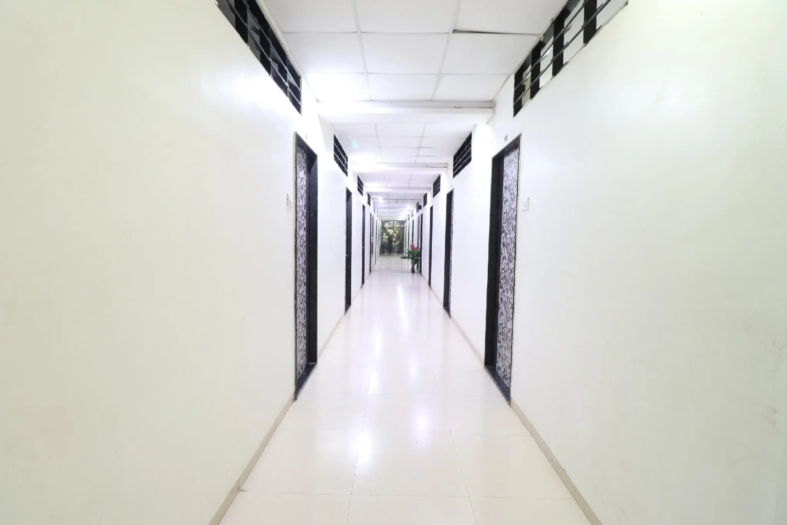 OYO 47855 Shri Sai Niwara Lodge