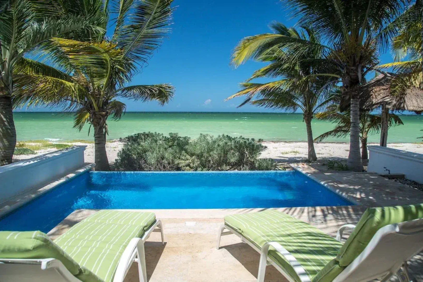 Piña Beach House in San Benito Beach