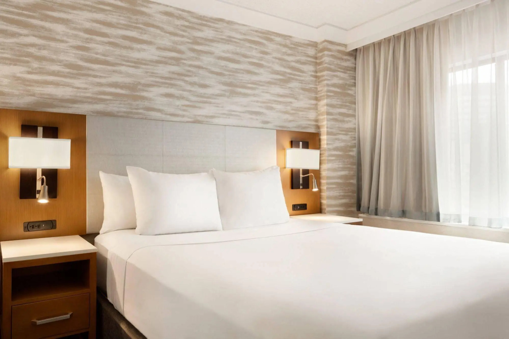 Radisson Hotel Baltimore Downtown - Inner Harbor