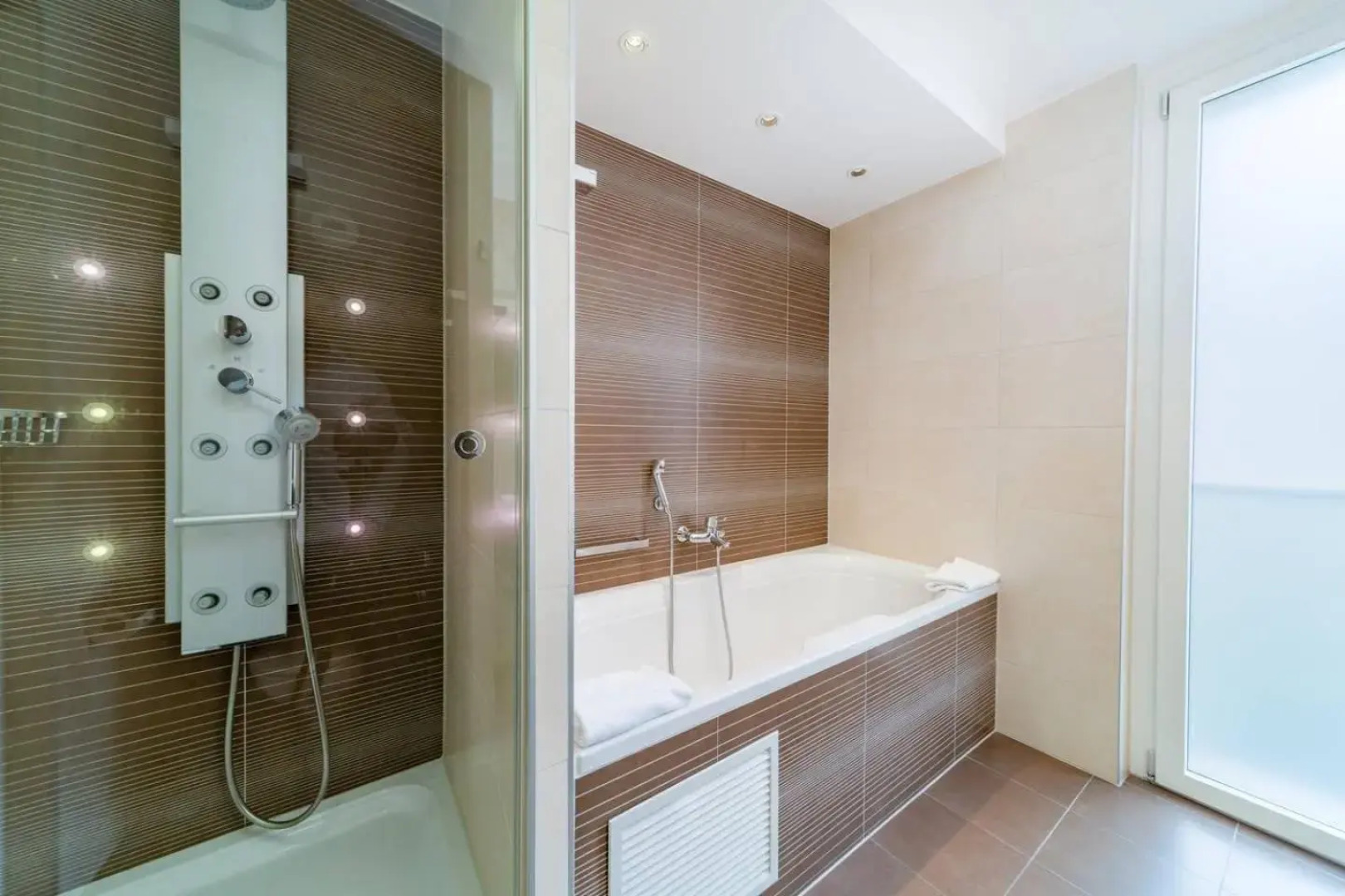 Luxury Apartment Lake View & Center of Montreux by GuestLee