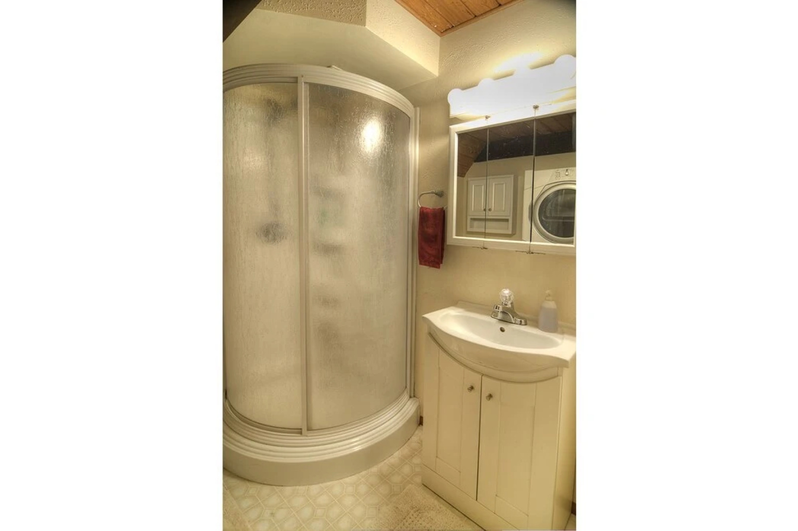 Cedarwood Grove - Two Bedroom Cabin with Hot Tub