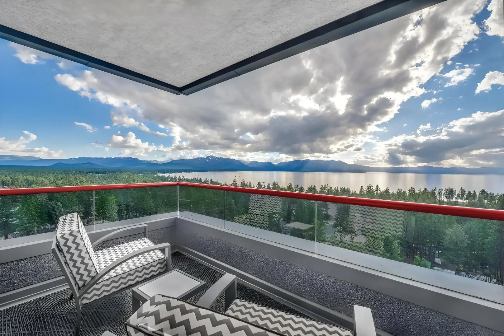 Отель Caesars Republic Lake Tahoe — A Caesars Destination