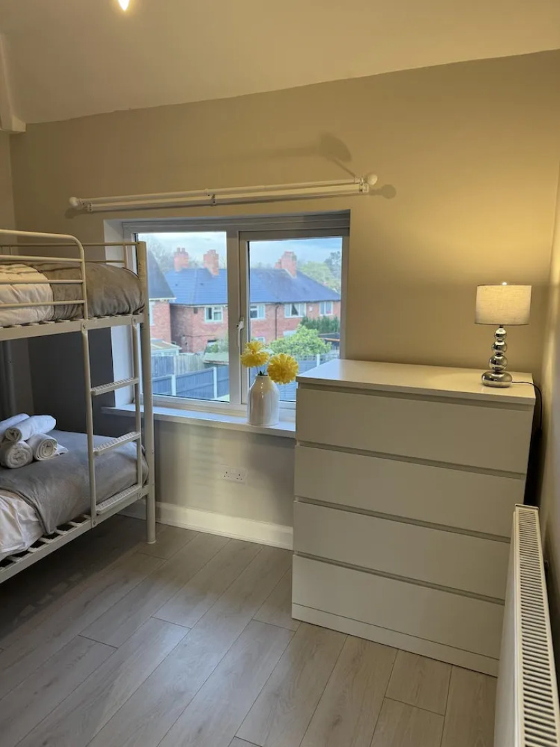 Impeccable 3-bed House in Walsall