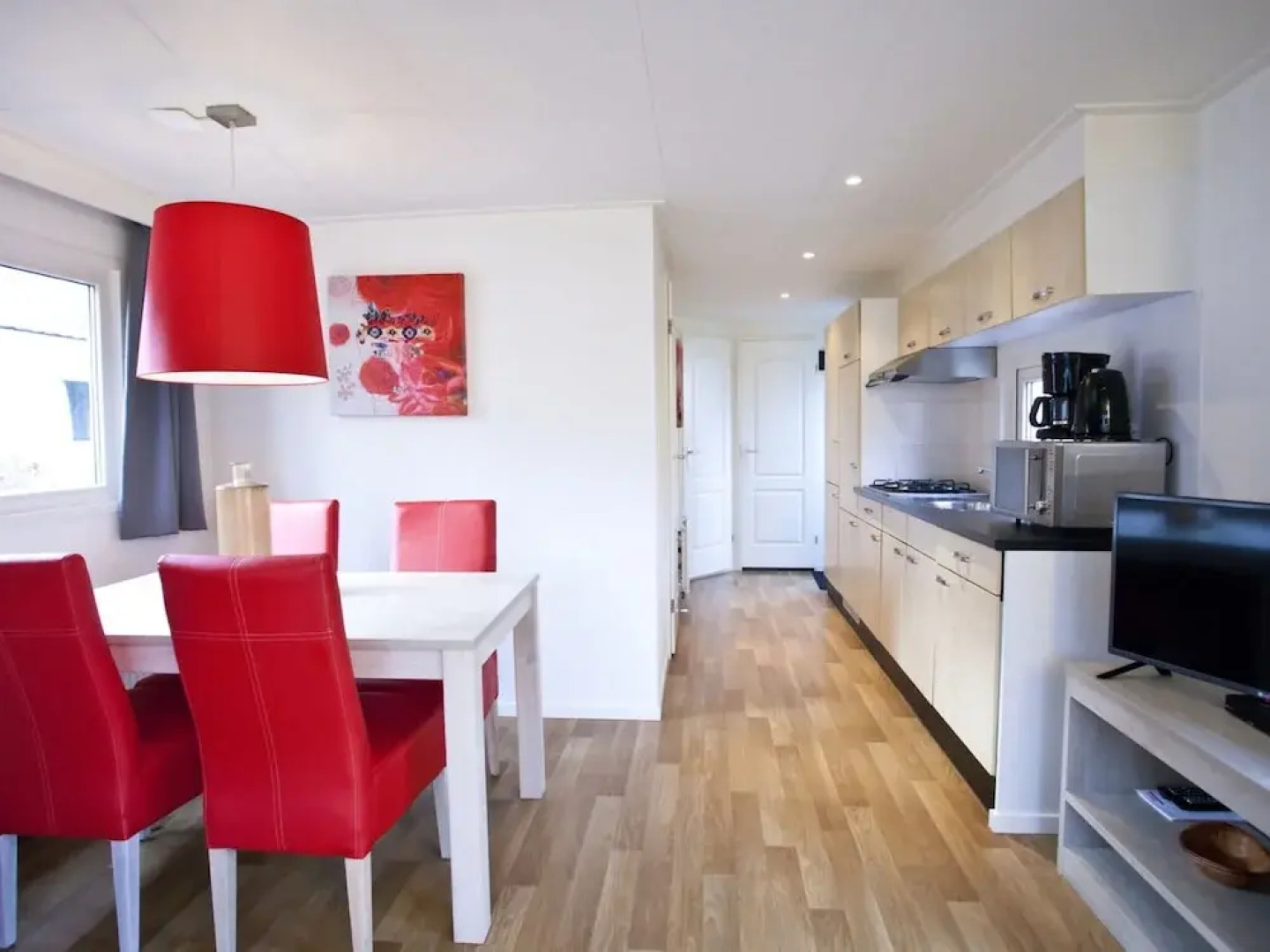 Well-kept Chalet in a Holiday Park, Adjacent to the Hoge Veluwe National Park