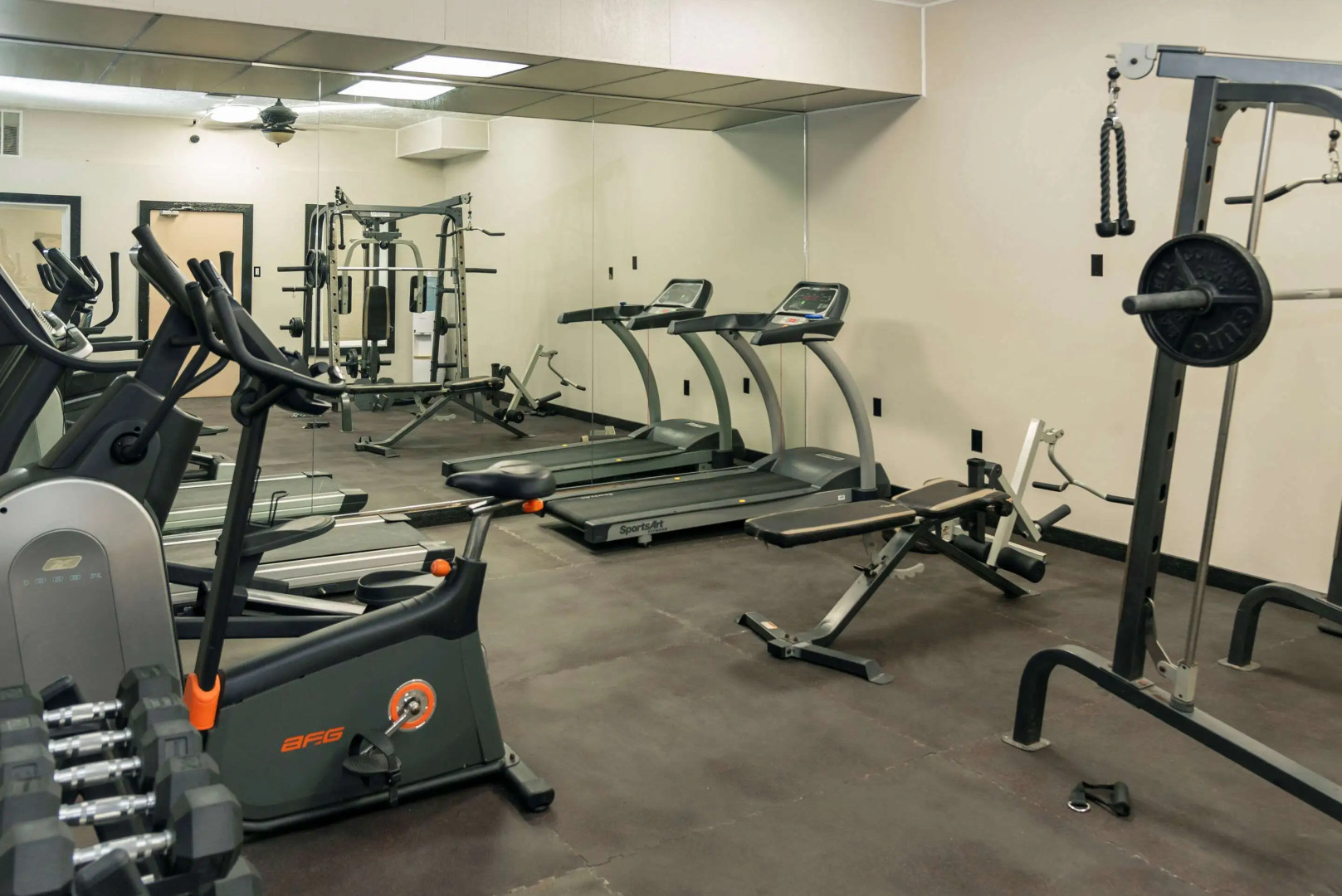 Econo Lodge Inn & Suites