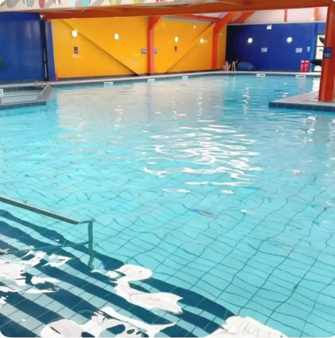 Harwich - Caravan - Sleeps 10 - Garden - Pool