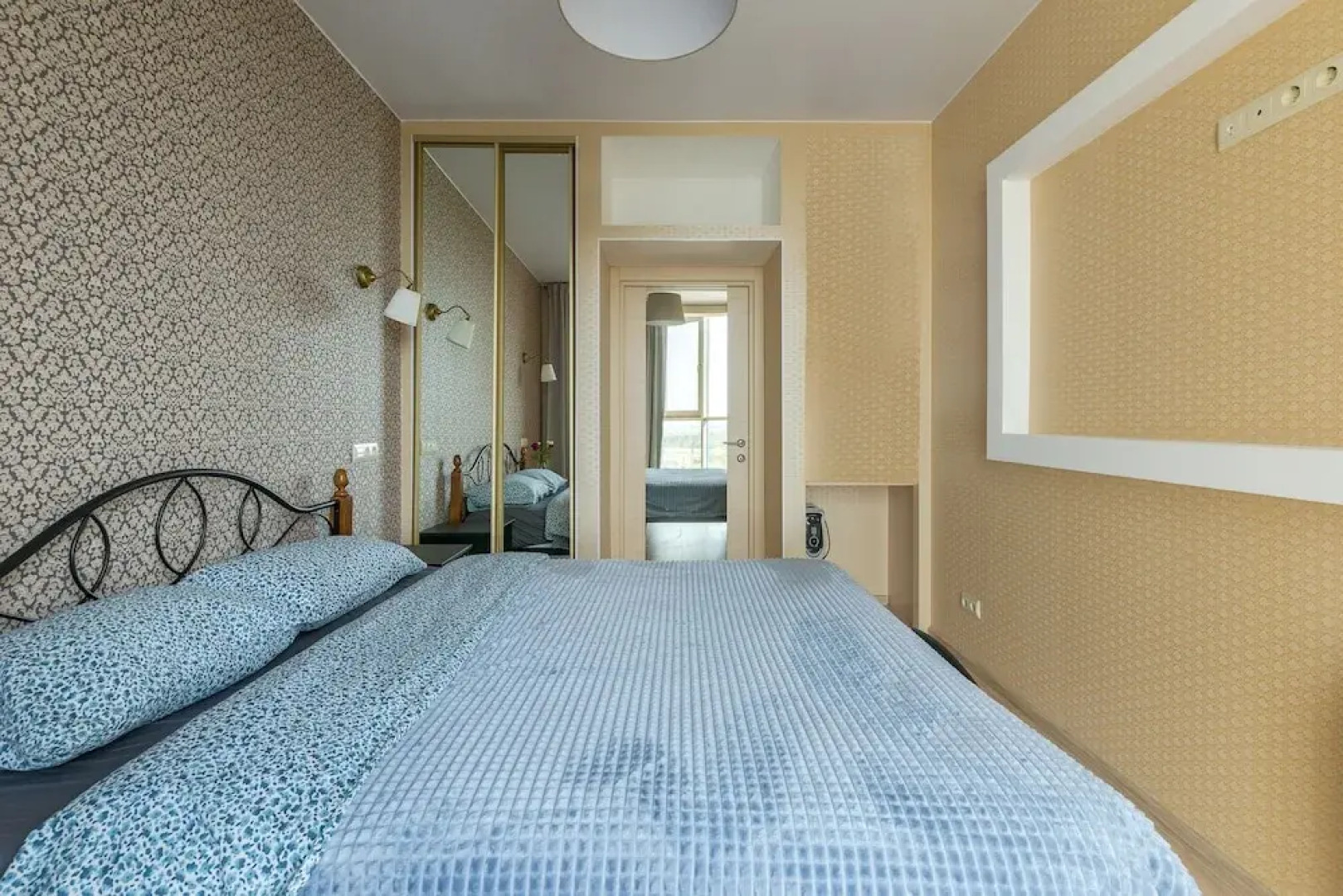 Апартаменты с видом на Ленинский проспект