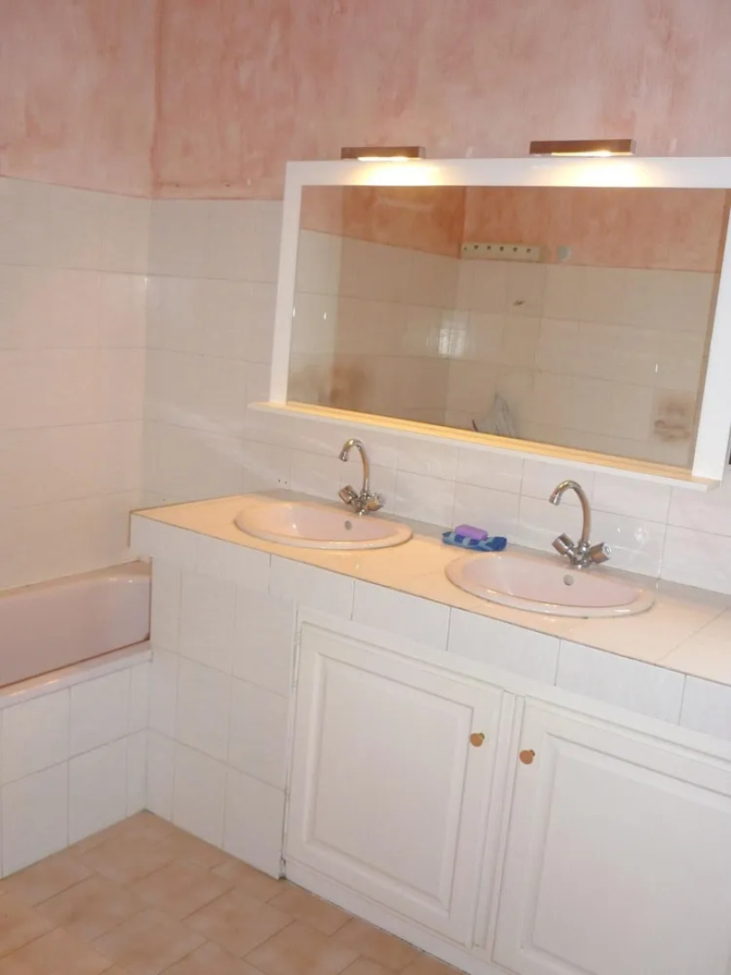 House With 3 Bedrooms in Loriol-du-comtat, With Enclosed Garden - 110 km From the Beach