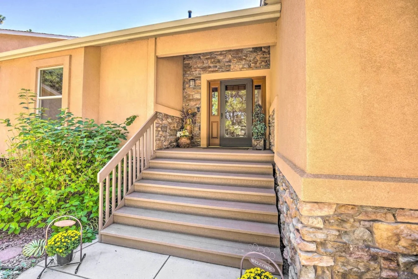 Serene Monument Sanctuary w/ Patio & Fire Pit!