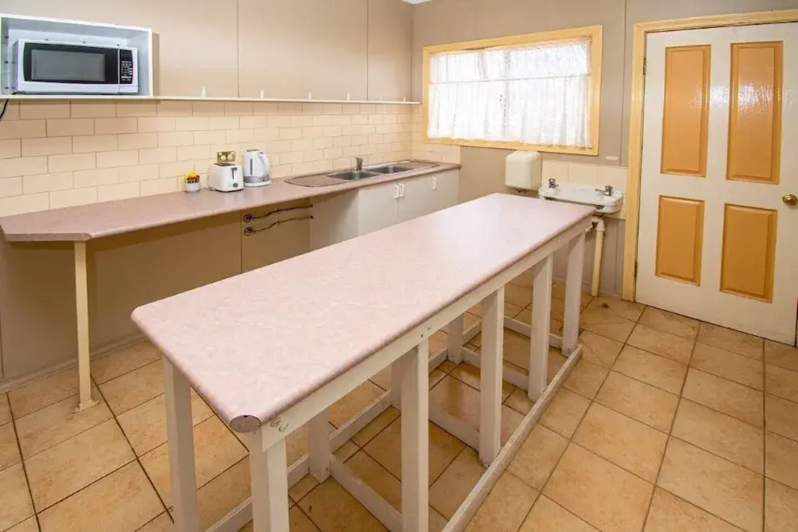 Daydream Motel & Cottages