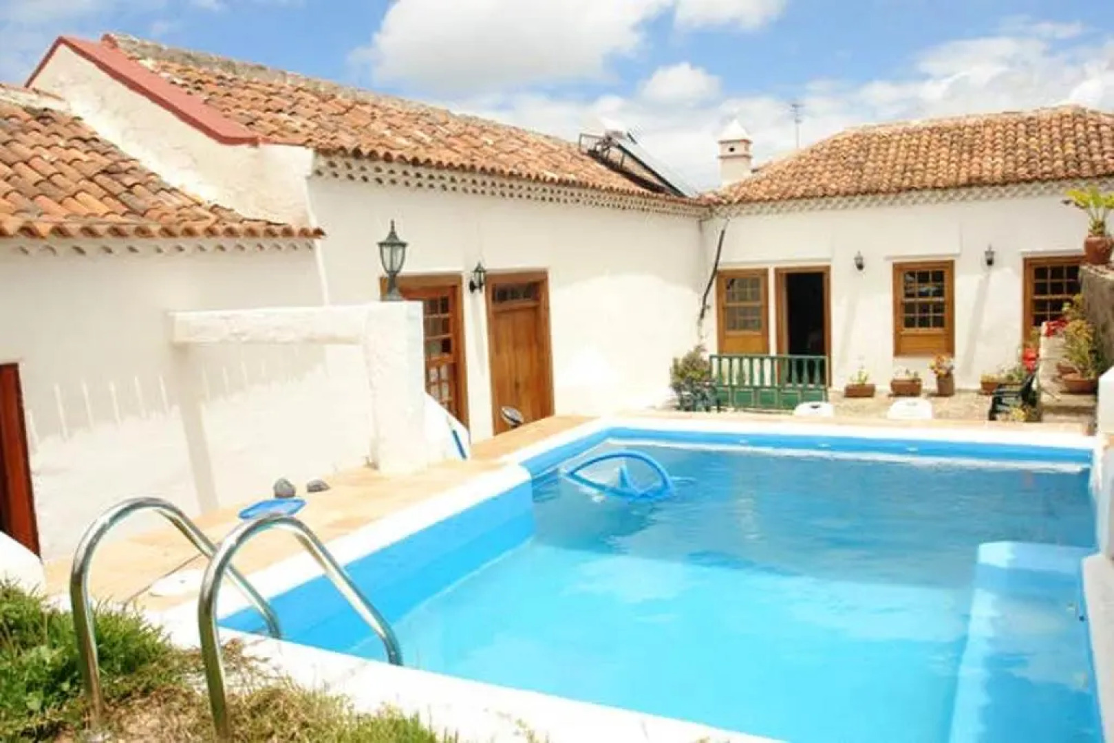 House with one bedroom in San Cristobal de La Laguna with shared pool enclosed garden and WiFi 12 km from the beach