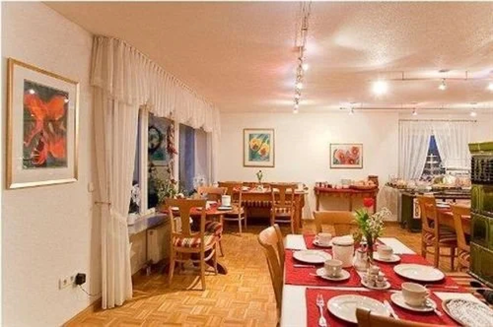 Cifu Zhongyuan International Hotel