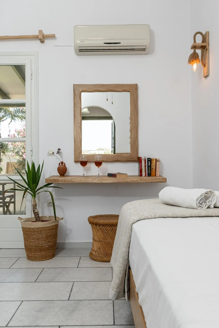 Studios Vrettos Beachfront Hotel