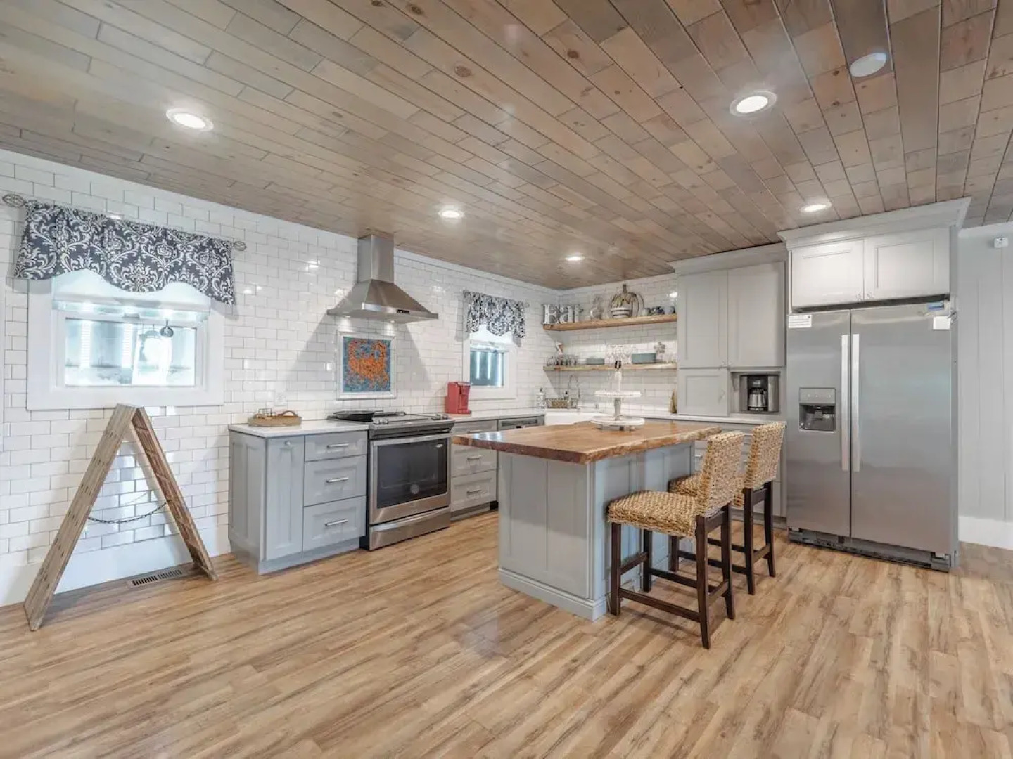 Barefoot Bungalow Kure