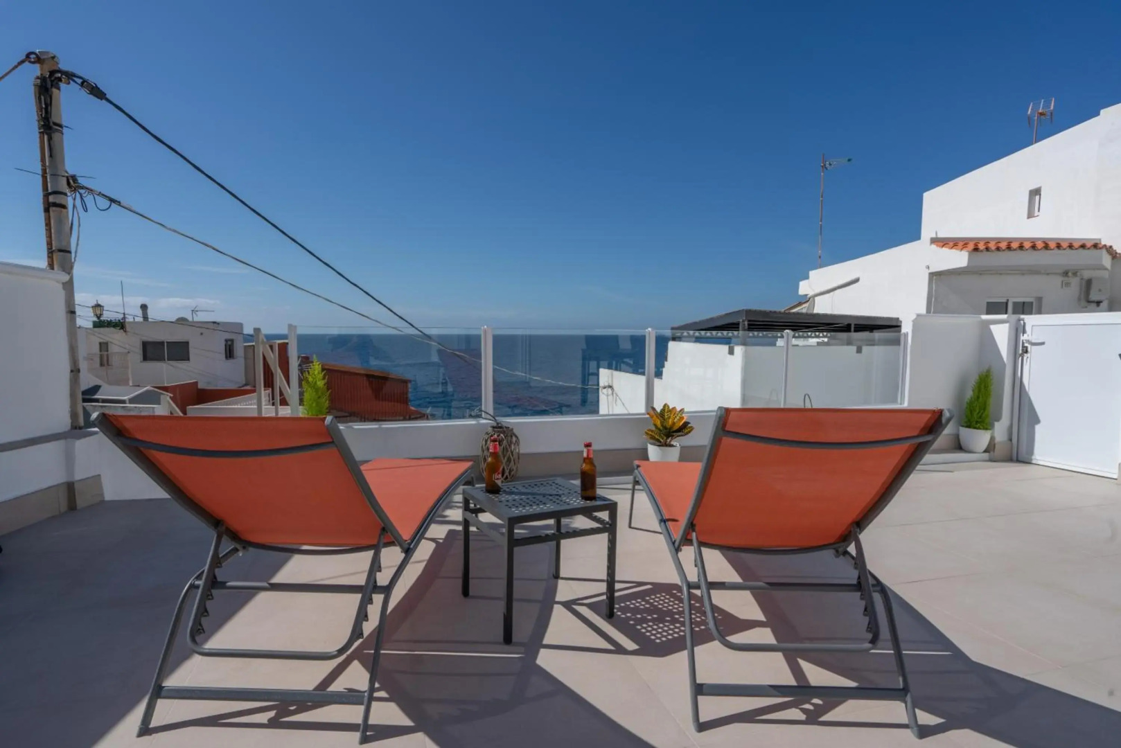 Spectacular Cave with two large terraces (70m2) by the sea