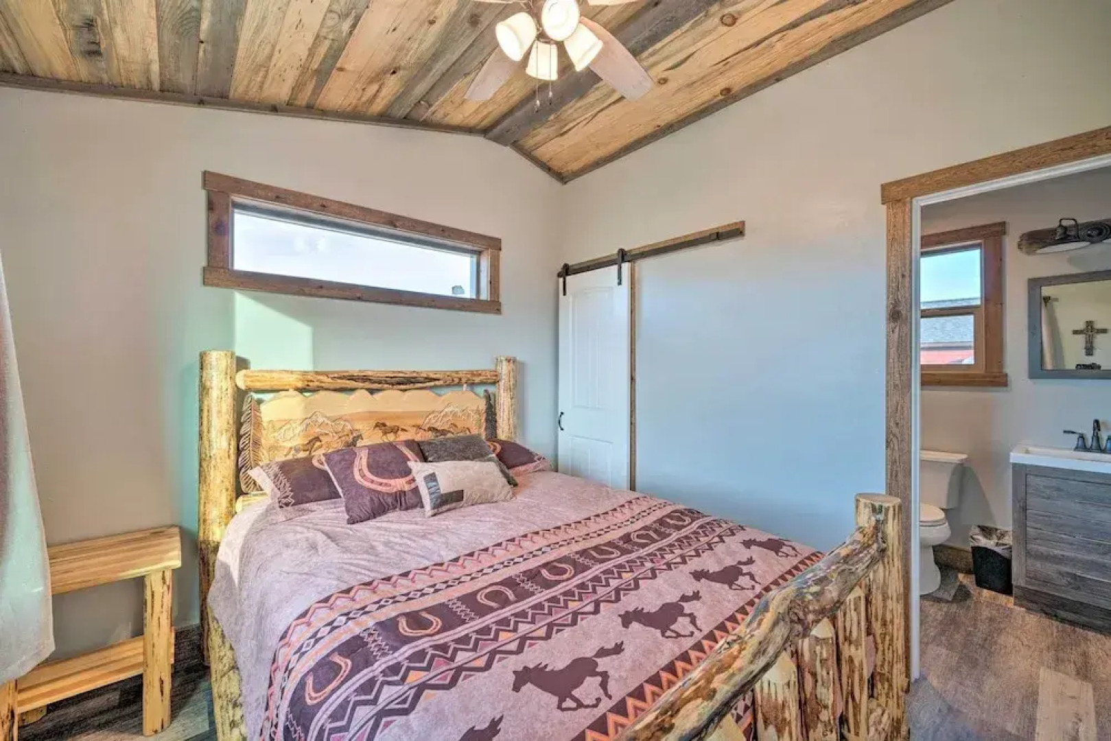 Couples Retreat 1-hour Drive From Yellowstone NP!