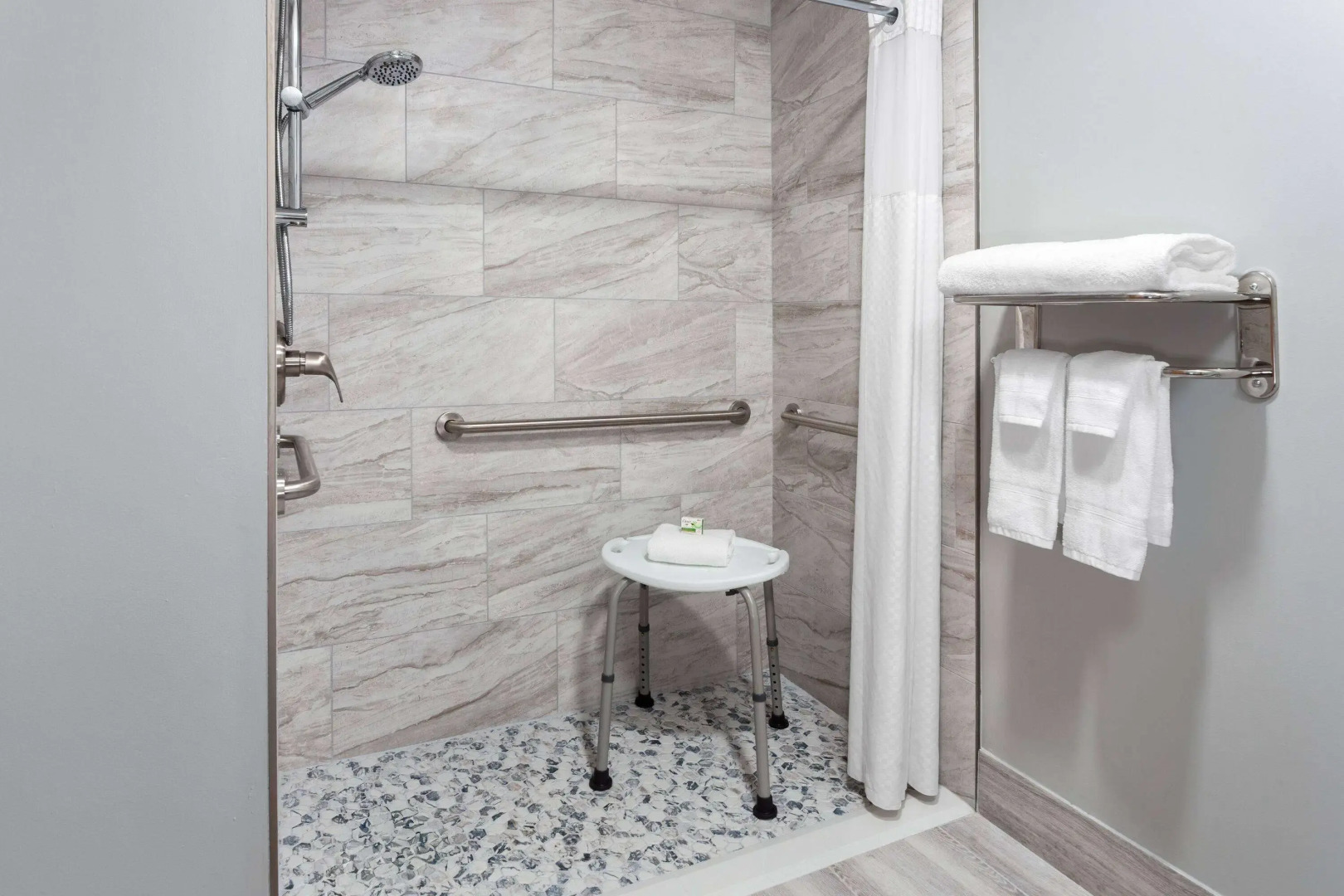 AmericInn by Wyndham Eagle River Downtown