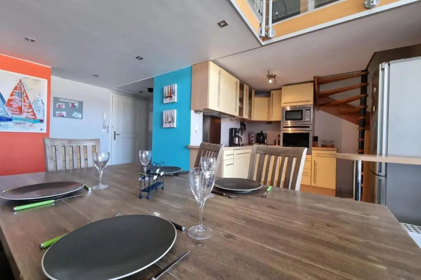 Bright 75 M With Balcony View On The Port