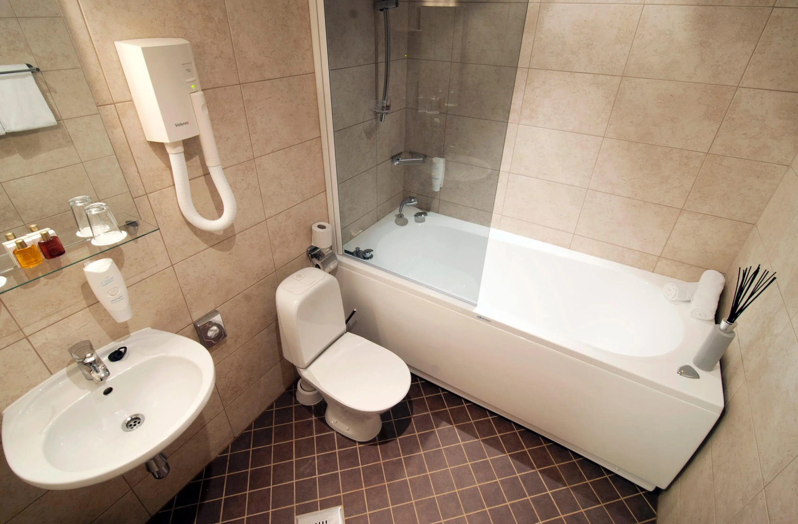 Kreutzwald Hotel Таллин