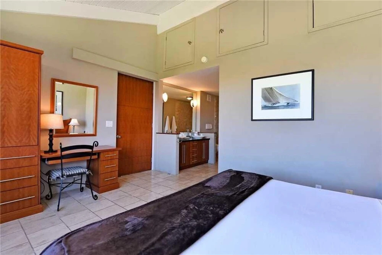 Papakea #C404 - 3 Br condo by RedAwning