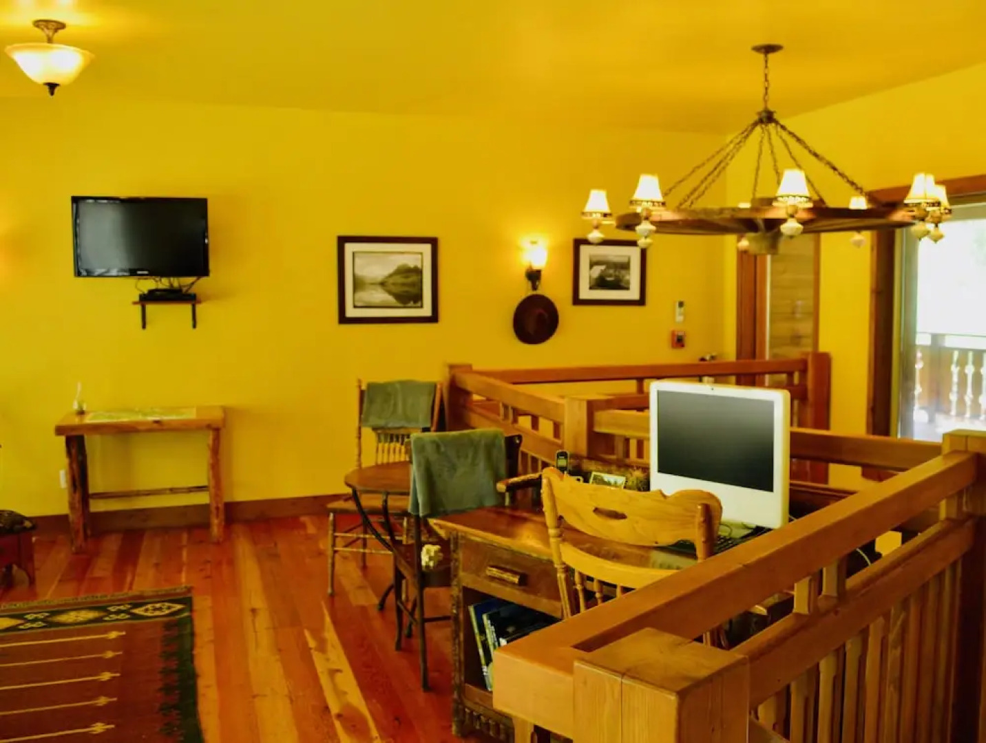 Glacier Guides Lodge